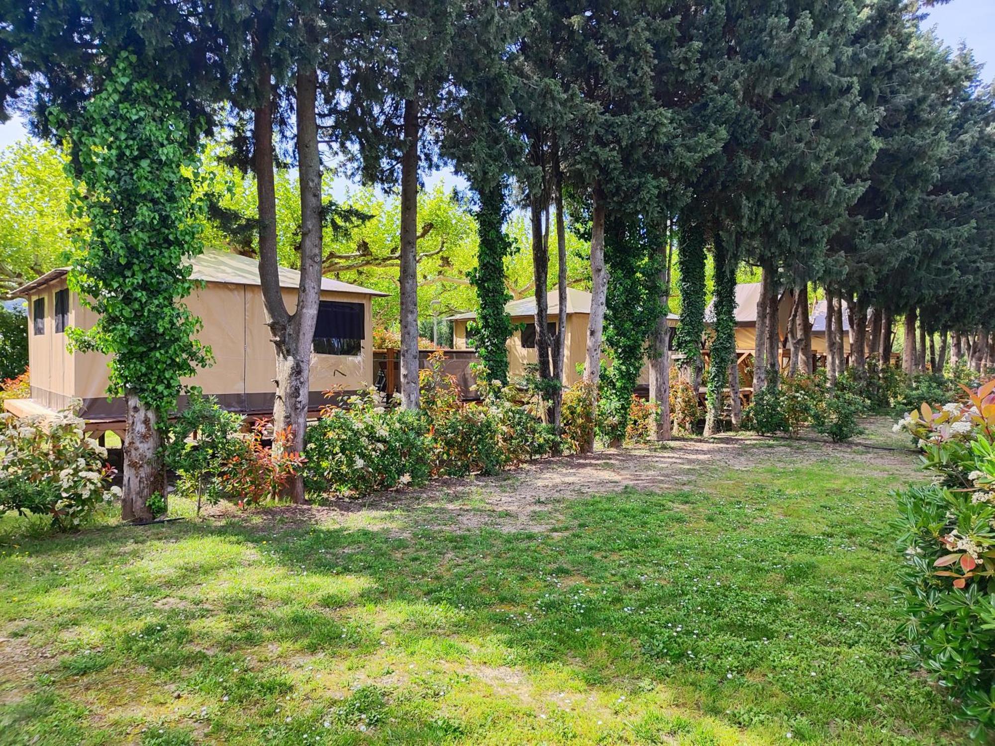 Camping Porte Des Alpilles By M.A Destination Glamping Saint-Étienne-du-Grès 외부 사진