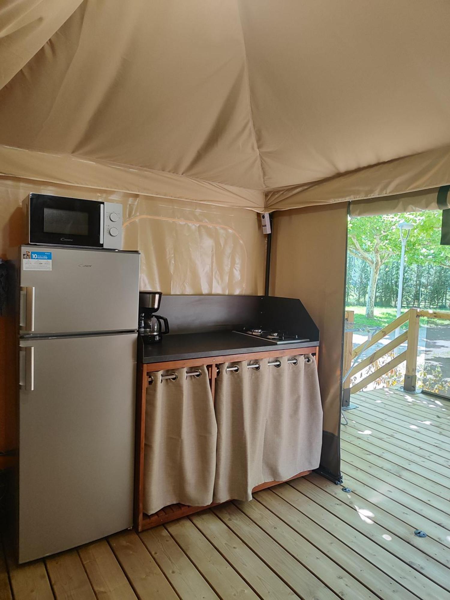 Camping Porte Des Alpilles By M.A Destination Glamping Saint-Étienne-du-Grès 외부 사진