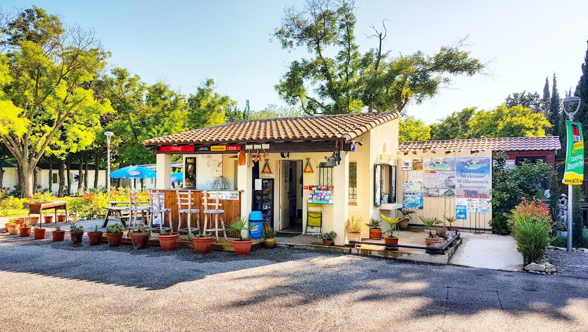 Camping Porte Des Alpilles By M.A Destination Glamping Saint-Étienne-du-Grès 외부 사진