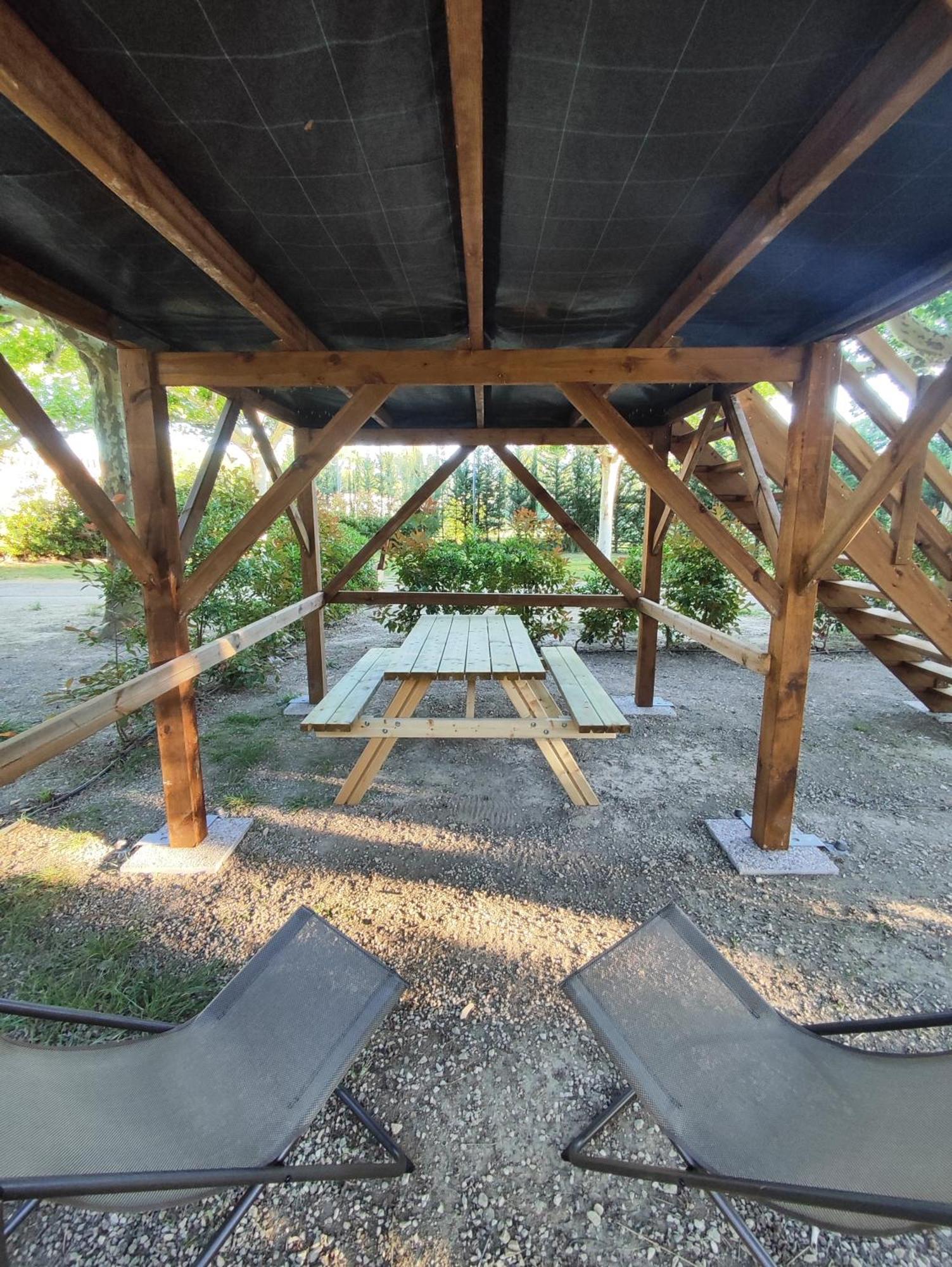 Camping Porte Des Alpilles By M.A Destination Glamping Saint-Étienne-du-Grès 외부 사진